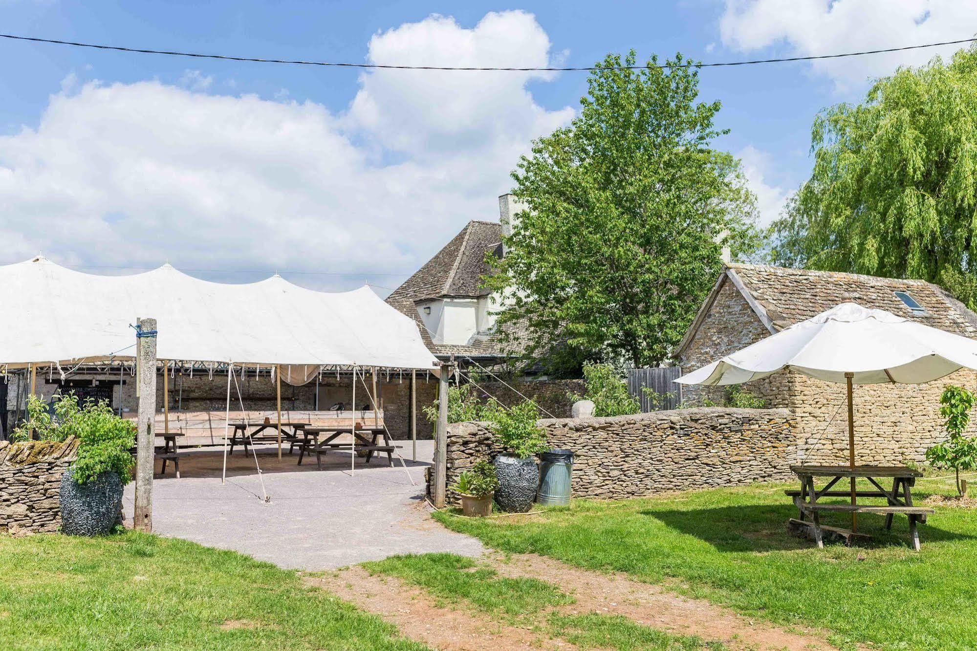 The Holford Arms Bed & Breakfast Tetbury Eksteriør bilde